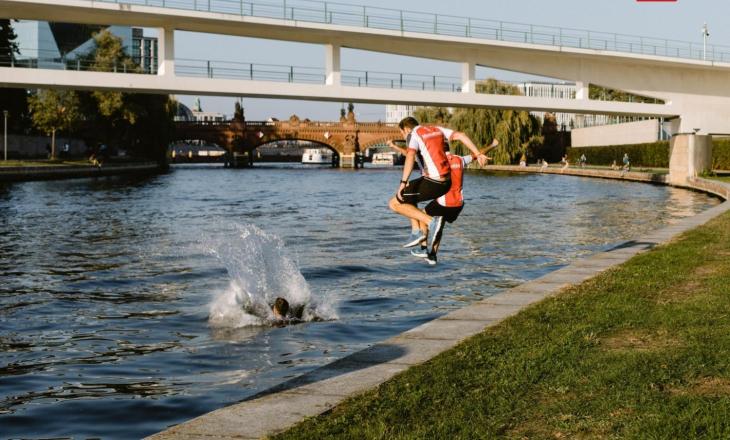 Sprung in die Spree